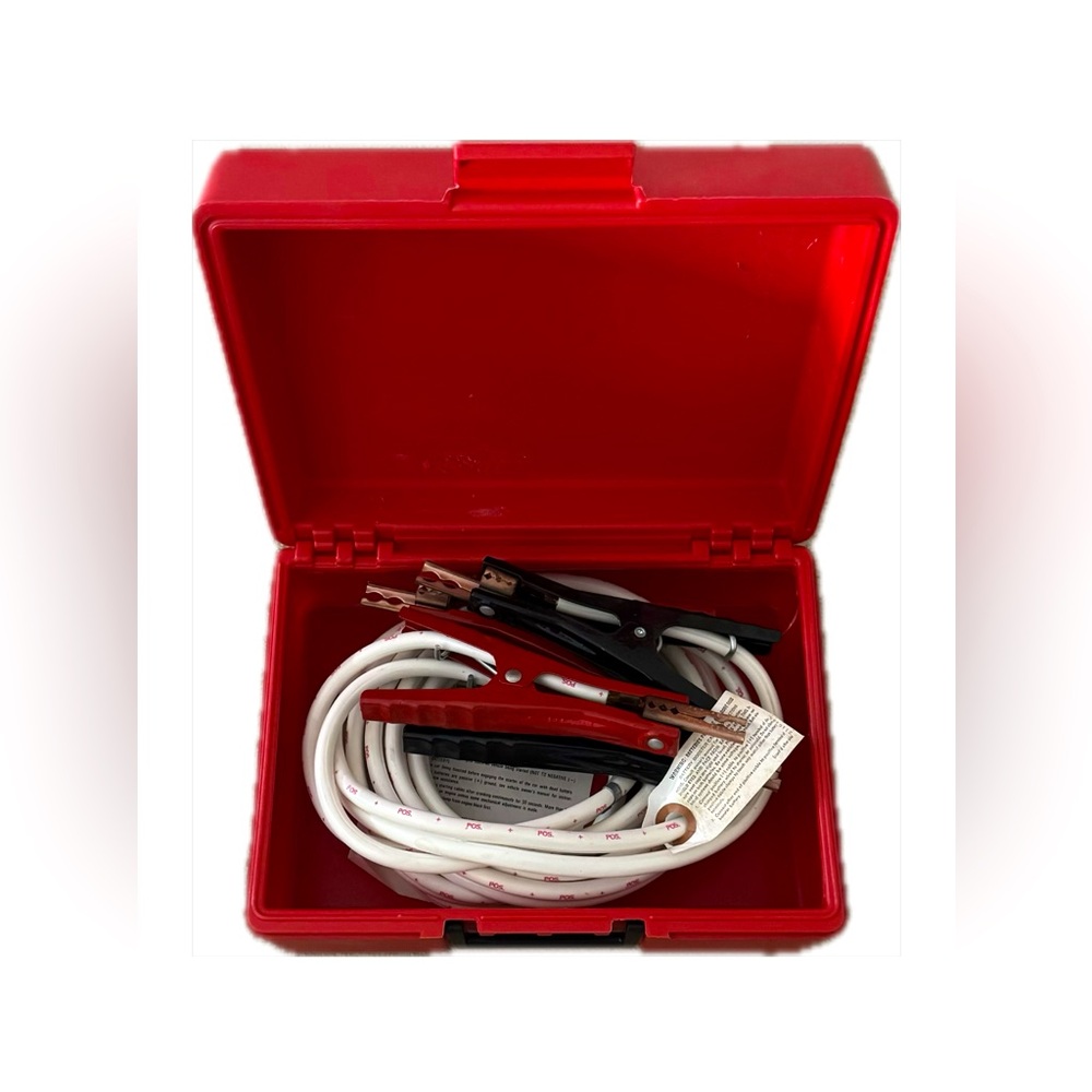 😎 NWT a pair of heavy duty jumper cables in a case w/instructions included